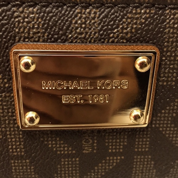 Michael Kors Signature Electronic Multifunction Phone Case/Wristlet /Wallet. NWT - Picture 2 of 10